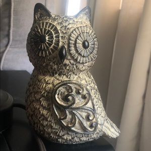 Small Owl statue for tabletops